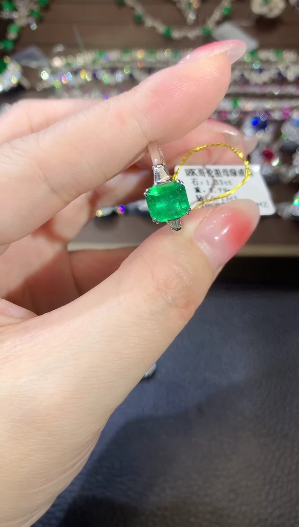 【闪购商品】祖母绿戒指18K金镶嵌C34