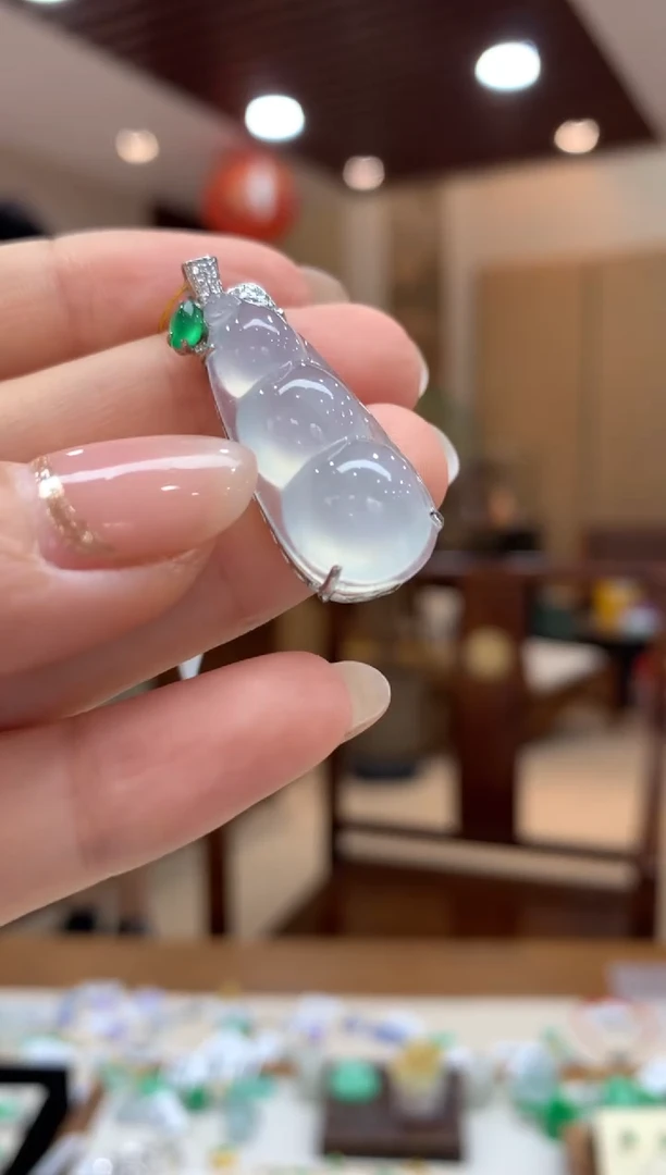 吊坠(不含链)18K金镶嵌翡翠豆子