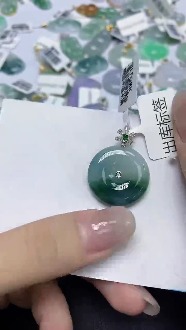 翡翠18K金镶嵌颈饰天然缅甸翡翠A货