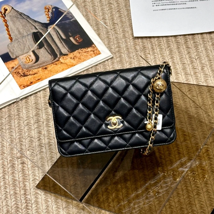 99新 Chanel/香奈儿 22C 黑金羊皮金球woc单肩斜挎包