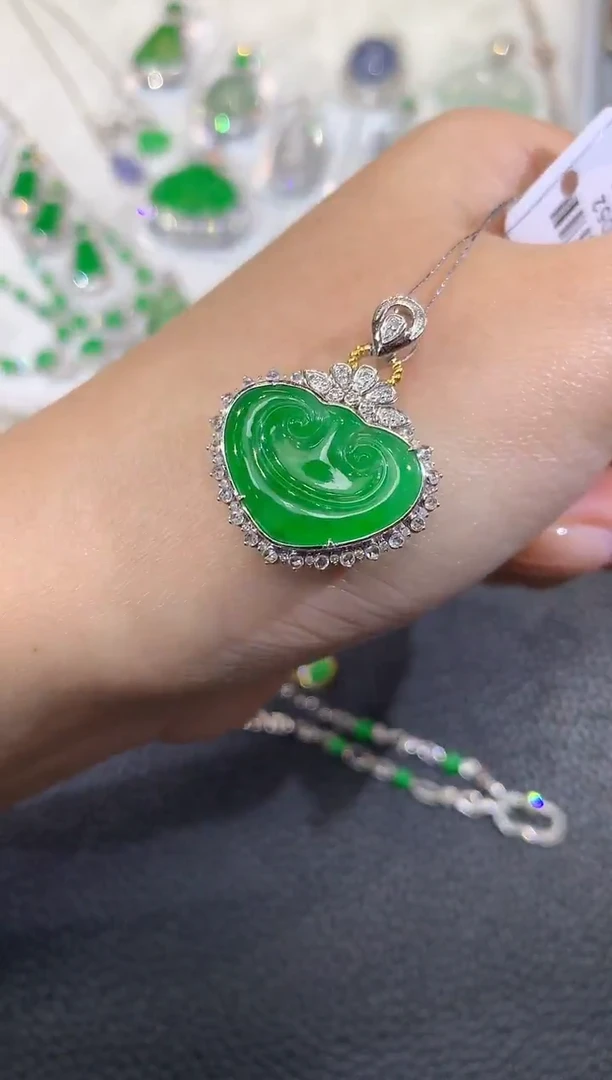 吊坠(不含链)18K金镶嵌翡翠A65