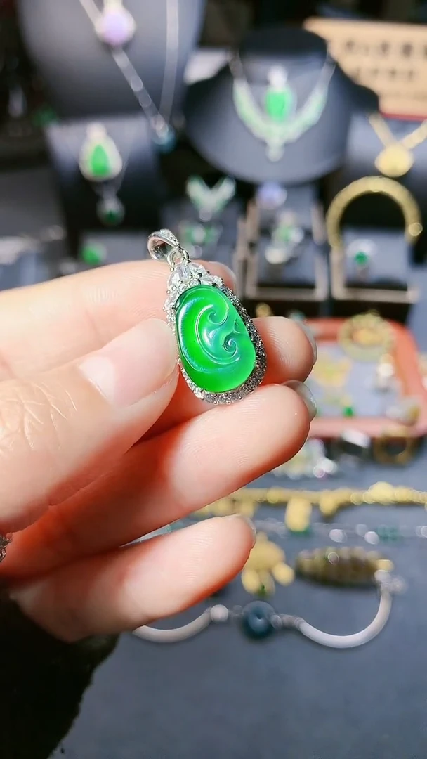 【闪购商品】翡翠吊坠(赠链)银S925镶嵌吊坠