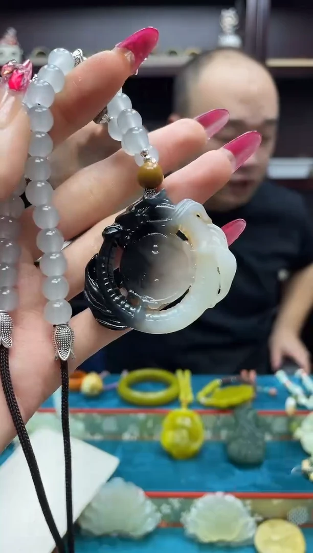 未镶嵌岫玉吊坠·