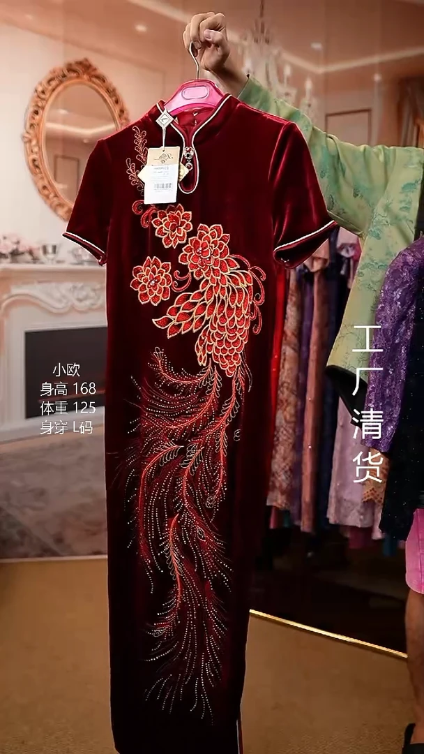 套头款大绣花旗袍