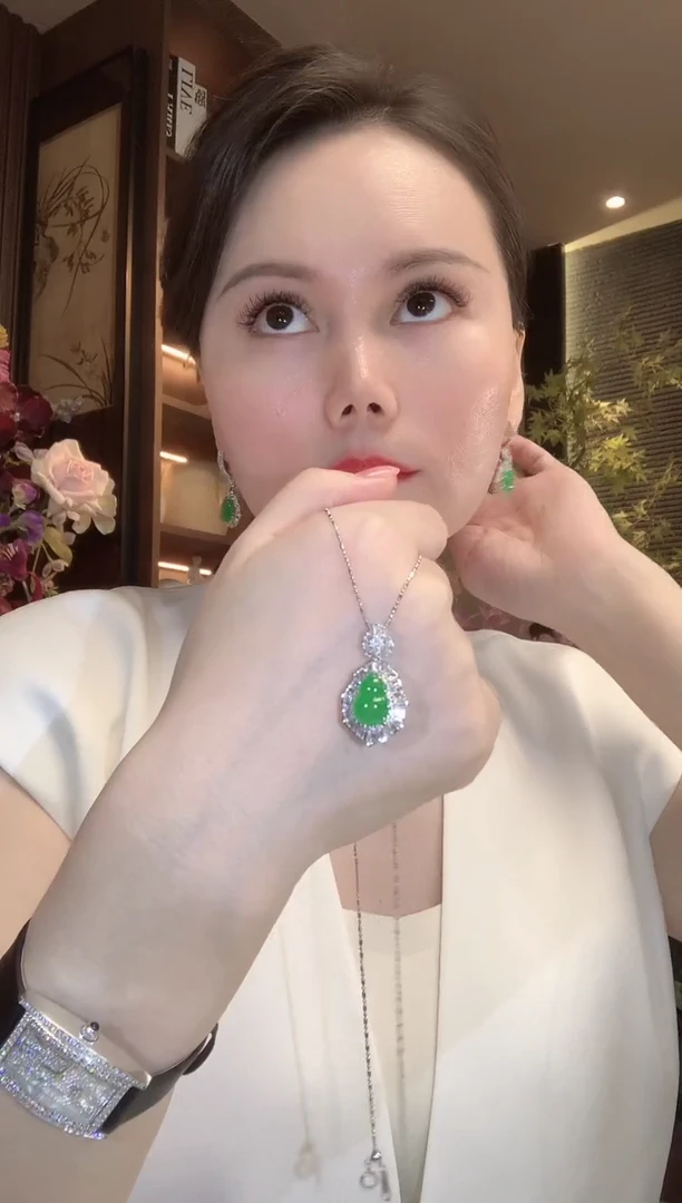 吊坠(不含链)18K金镶嵌翡翠A78