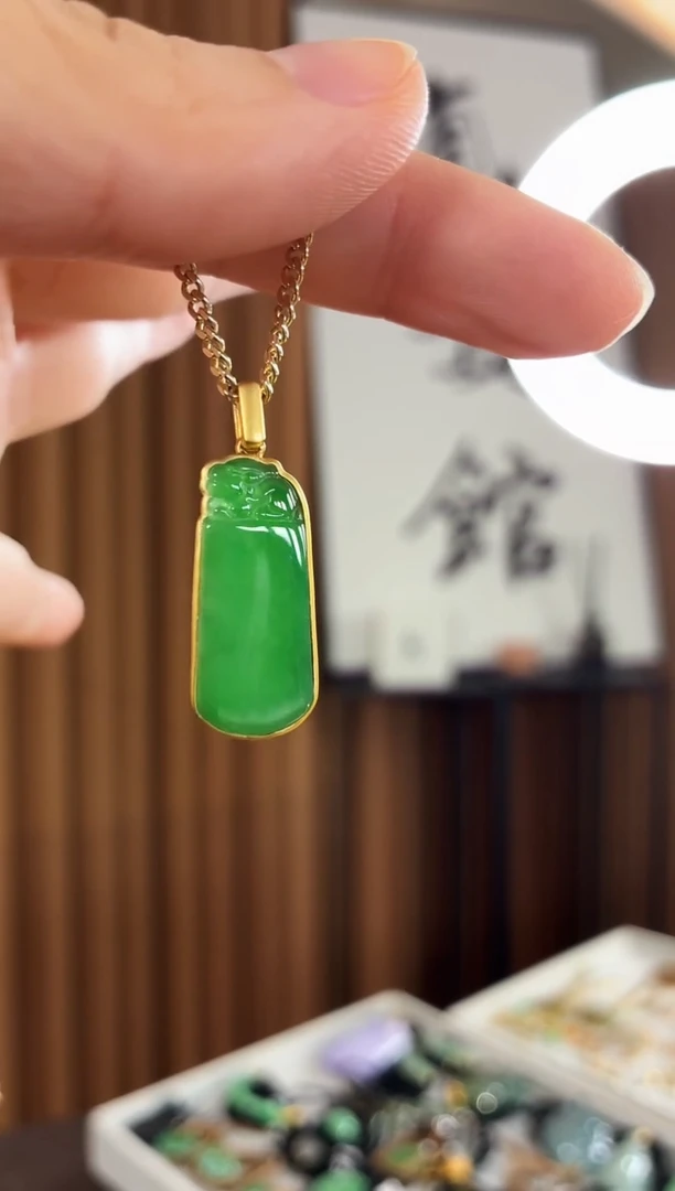 吊坠(不含链)18K金镶嵌翡翠吊坠