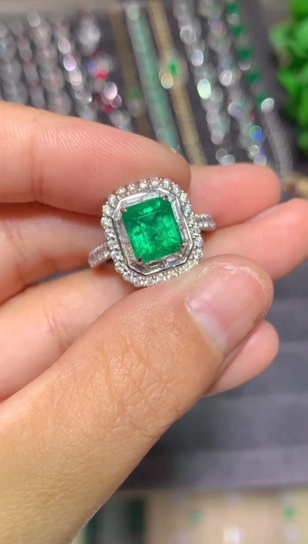 18K金镶嵌戒指祖母绿2.15CT