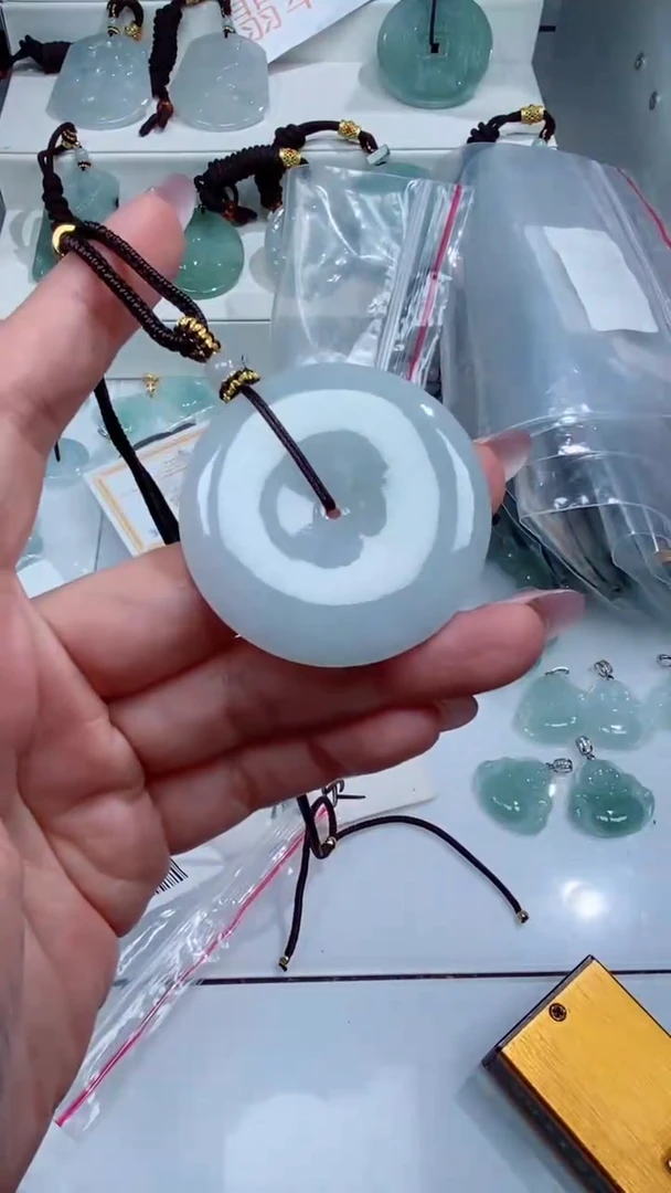 颈饰未镶嵌翡翠吊坠