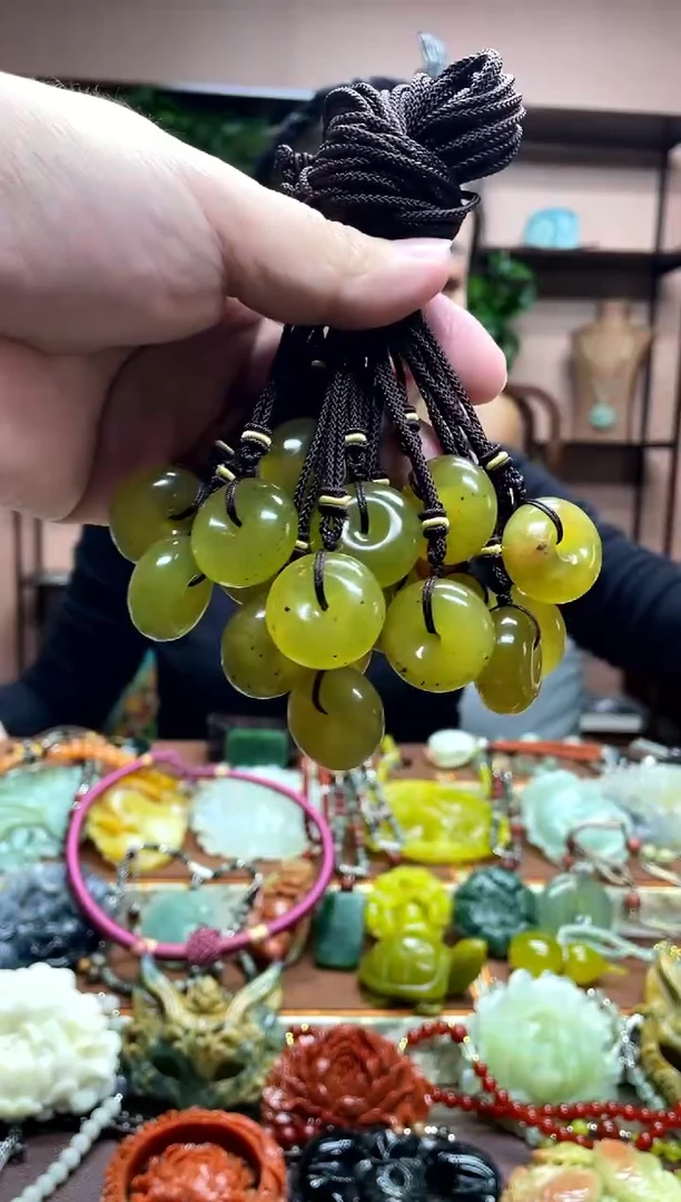 未镶嵌岫玉吊坠多样性发货发其中之一
