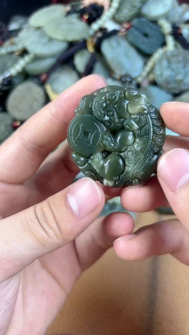 和田玉未镶嵌颈饰1