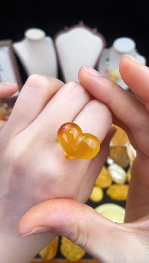 琥珀未镶嵌珠宝奇石柒月