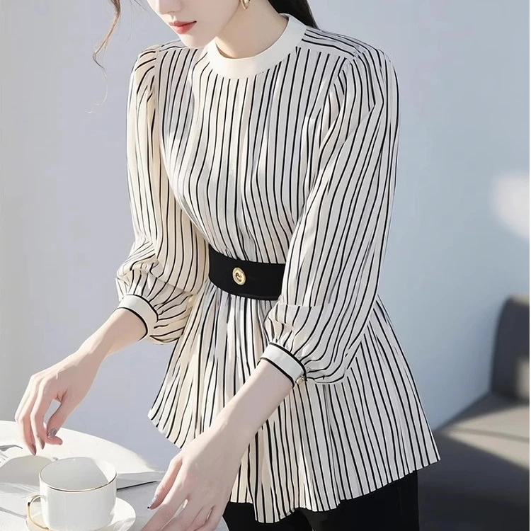 法式设计感高级通勤春季时尚百搭气质轻熟风黑白条纹收腰衬衫女