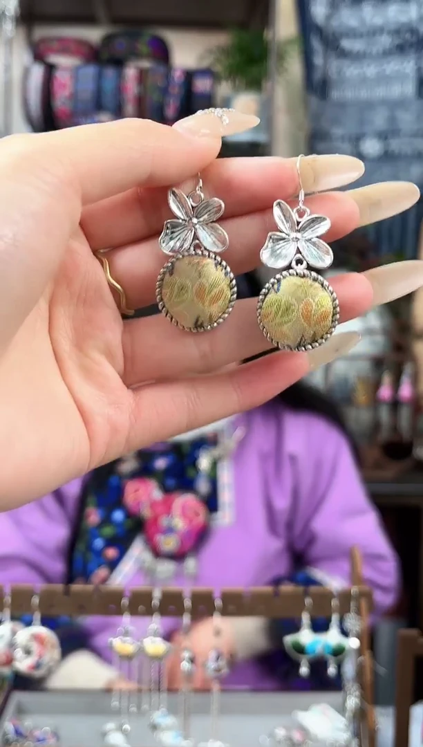 织绣民族风非遗老绣苗银饰品152