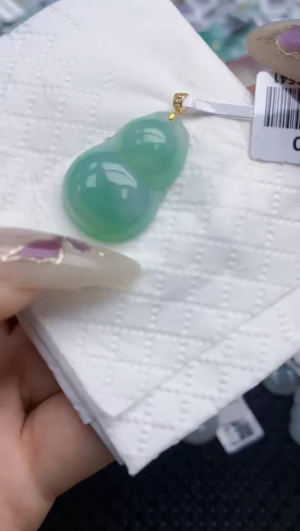 翡翠挂件18K金镶嵌天然翡翠A货