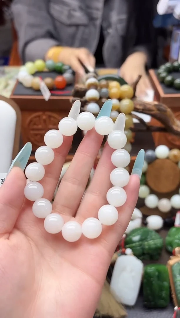 未镶嵌手串和田玉董小姐推荐 多样性发货 拍一发一bk12