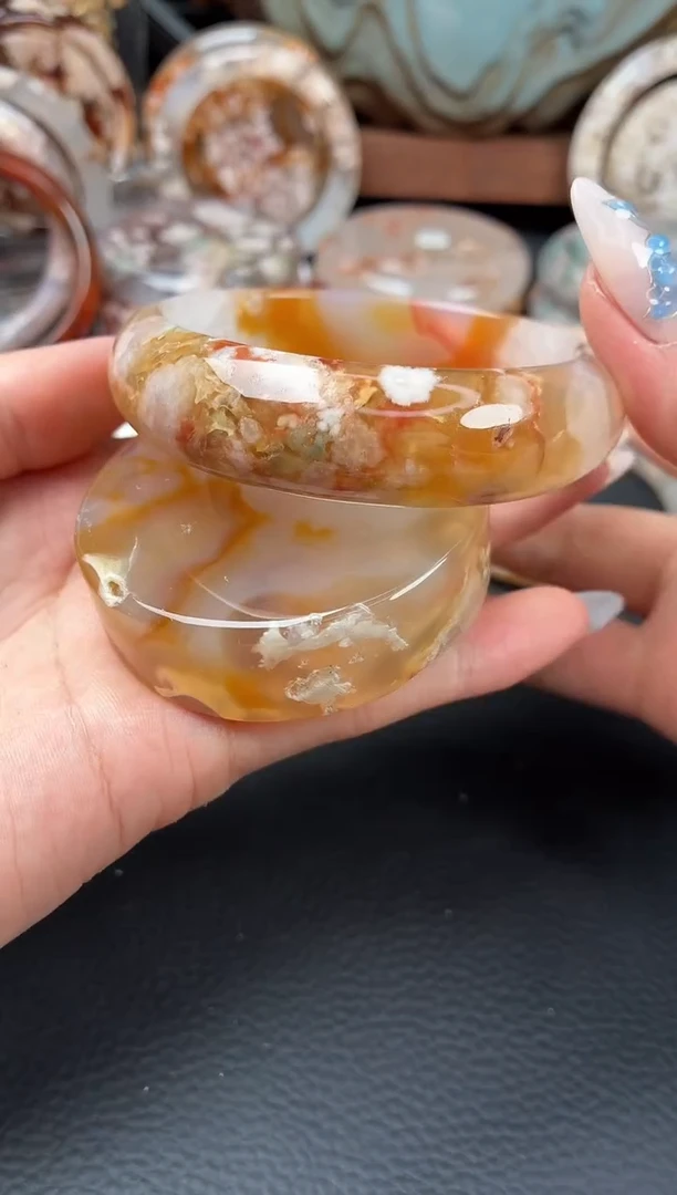 未镶嵌手镯（圆镯）石英质玉59