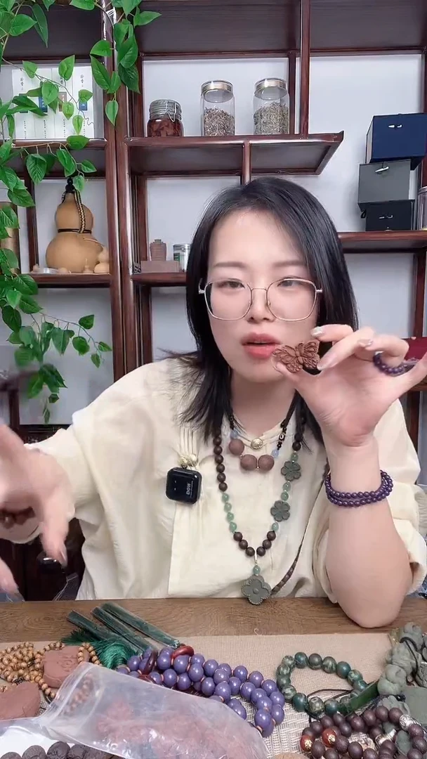 泥塑不明香方的花蝴蝶