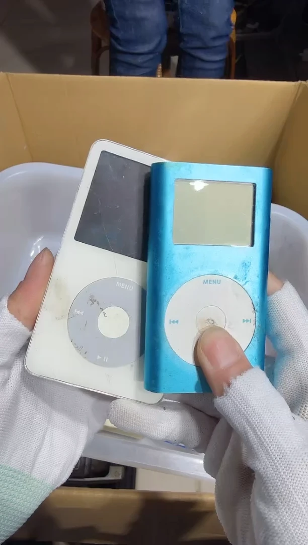 8新李*笑   253中古商品，瑕疵品，不保好坏。