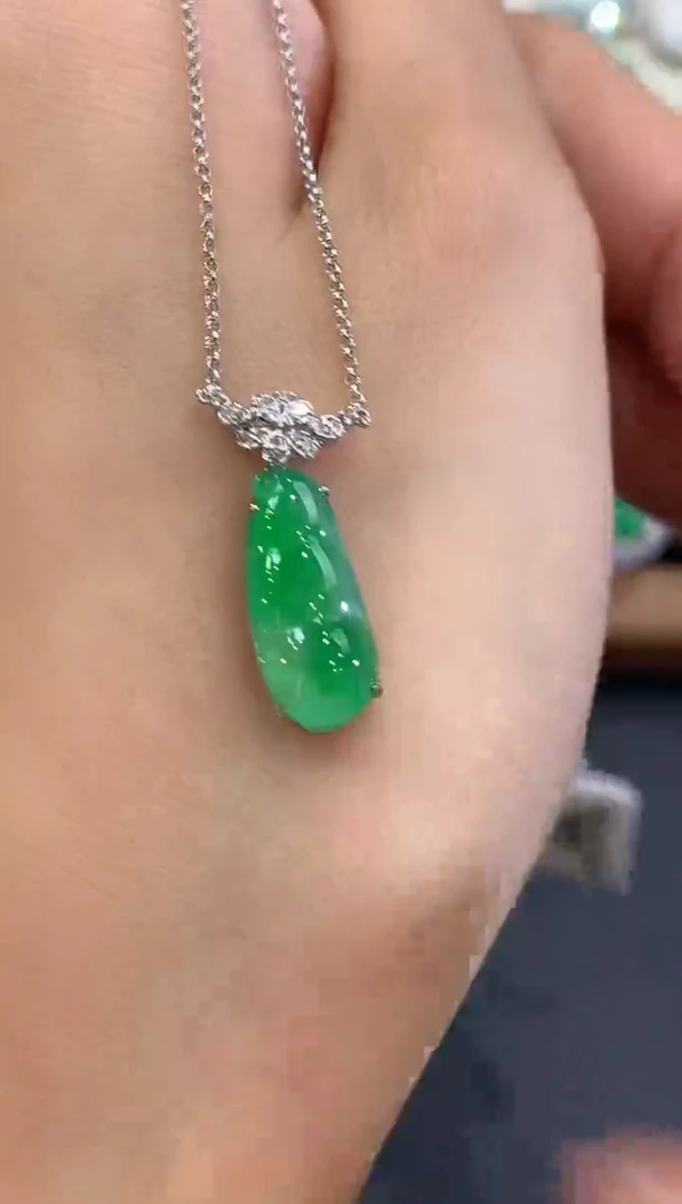 颈饰18K金镶嵌翡翠q32