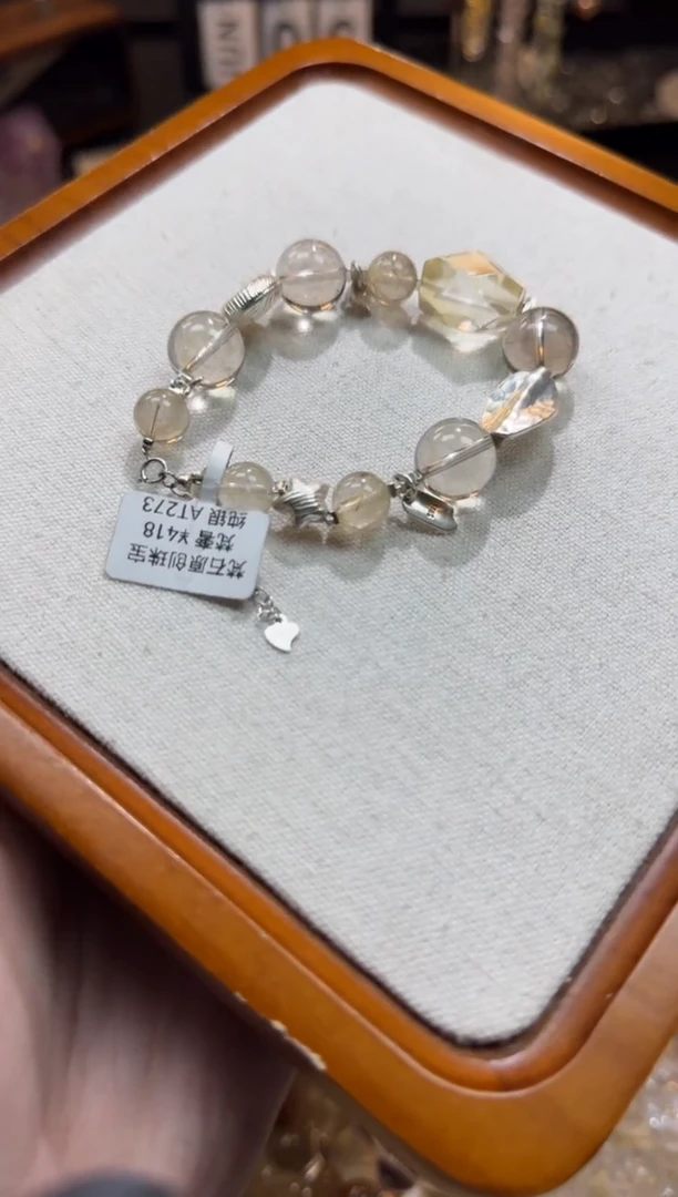 水晶手链未镶嵌水***?天然水晶 多样性发货其一