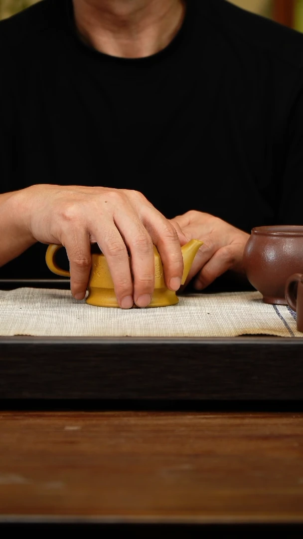 茶壶紫砂磐石冷金黄220刻绘