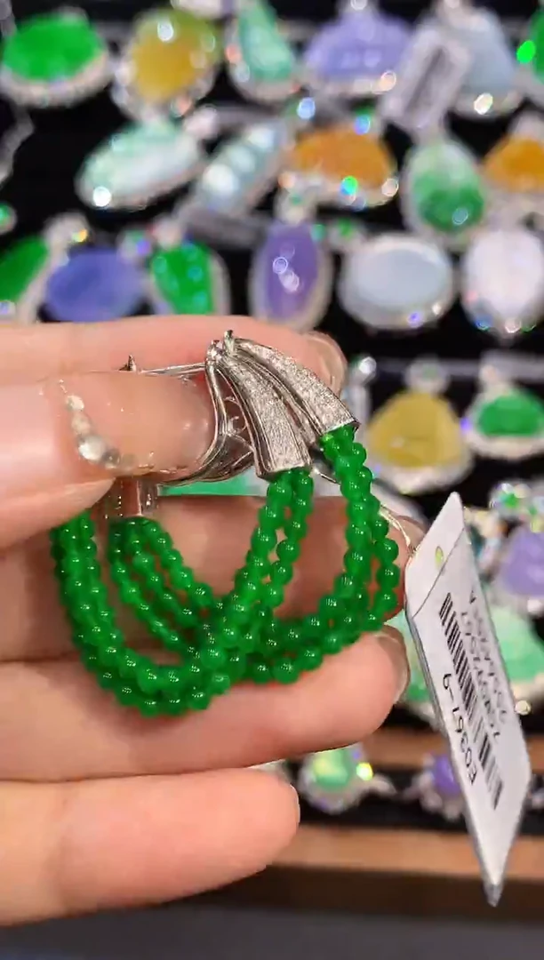 18K金镶嵌翡翠耳饰SY0367多样性发其一