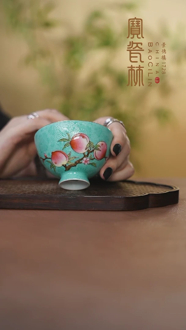 绿地扒花粉彩寿桃鸡心盏