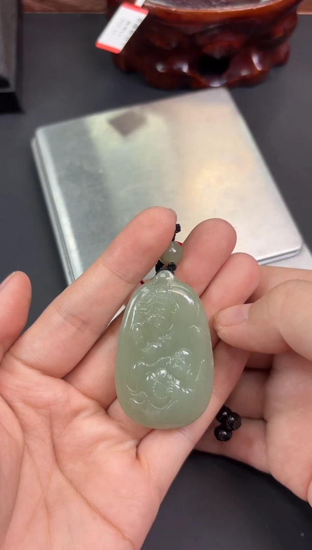 【闪购商品】和田玉吊坠(赠链)未镶嵌且末微色差近矿吊坠