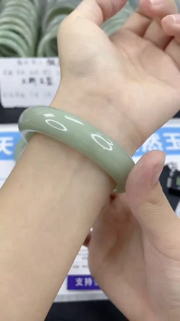 未镶嵌手镯石英质玉126-55/56