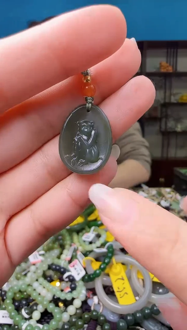 颈饰未镶嵌和田玉1