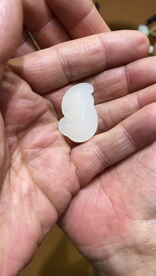 颈饰未镶嵌和田玉挂坠