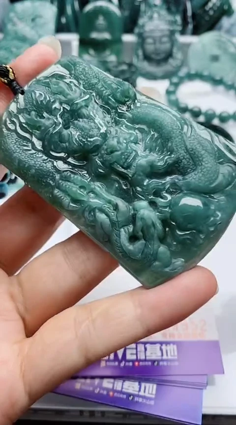 翡翠未镶嵌颈饰