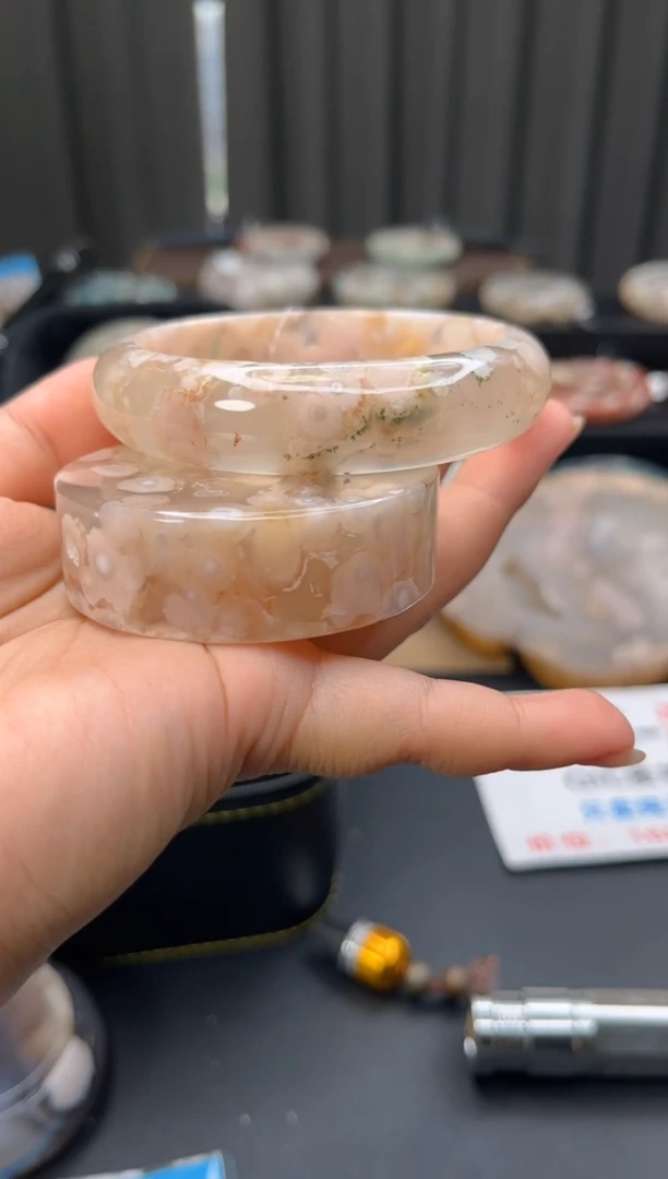 石英质玉手镯未镶嵌赠送镯心（圈口60