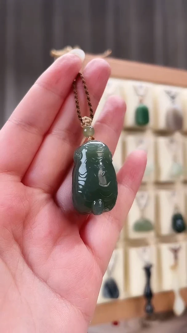 颈饰未镶嵌和田玉29.8*17.5*18.7毫米新疆且末料胖虎