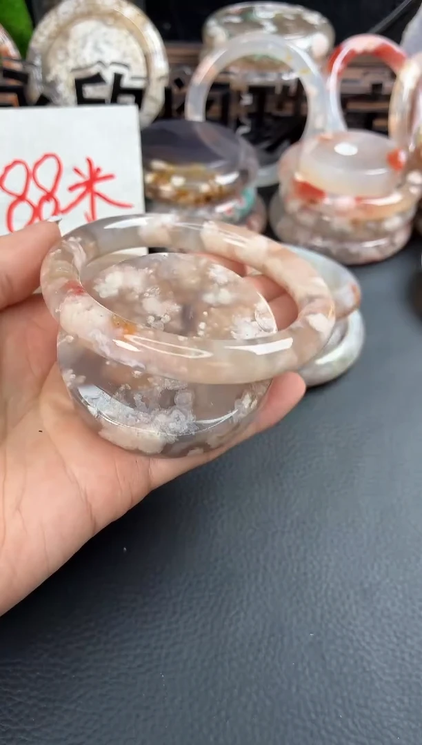 未镶嵌手镯（圆镯）石英质玉62