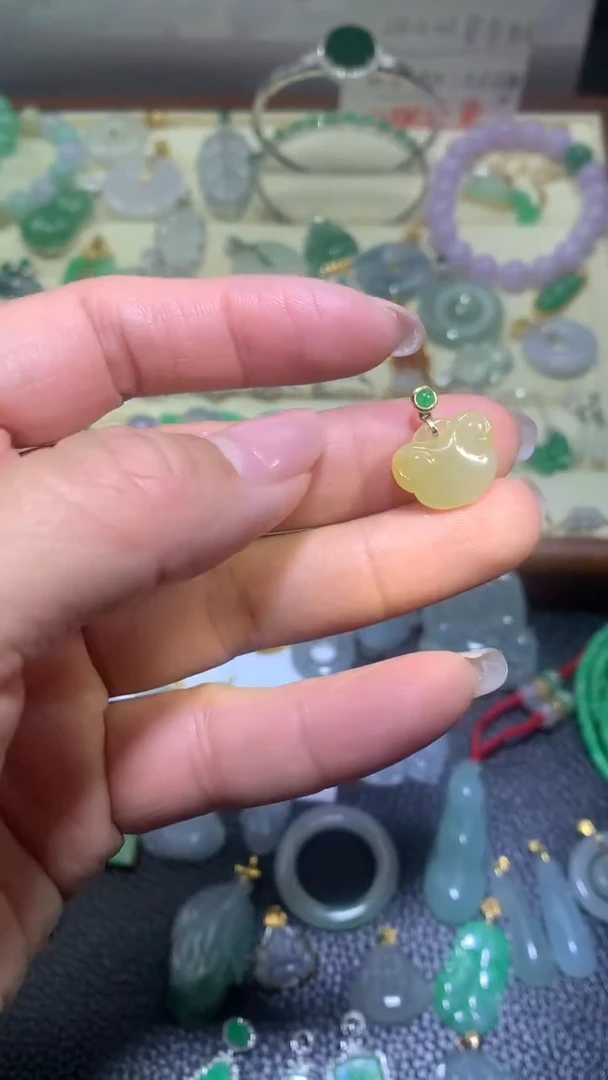 【闪购商品】翡翠颈饰18K金镶嵌052翡翠吊坠