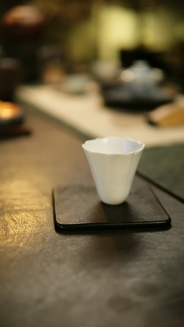 阿眠    耿道锦手作瓷泥葵口闻香杯