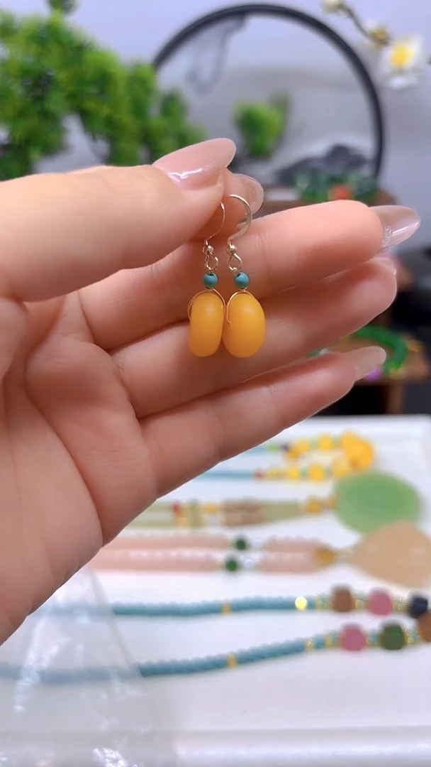 14K金镶嵌蜜蜡耳饰E06