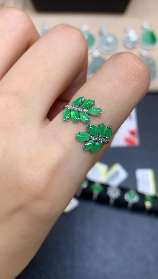 18K金镶嵌戒指翡翠树叶【无服务费【48小时鉴赏期】