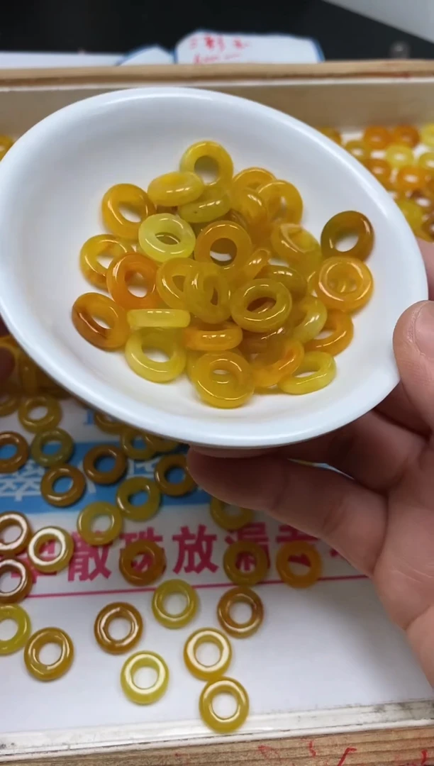 手饰翡翠未镶嵌A1525 黄翡跑环（内径6+mm）3个9元