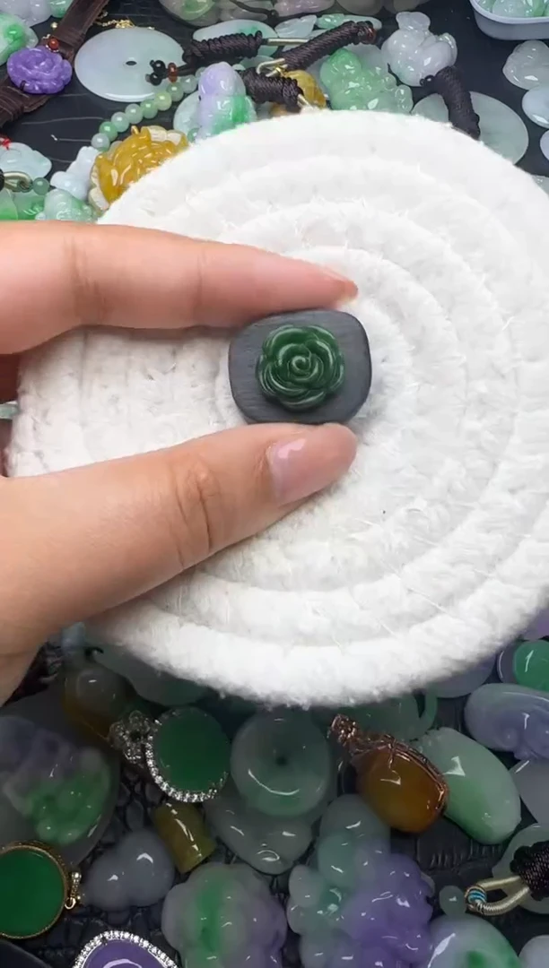 颈饰未镶嵌翡翠缅甸翡翠吊坠