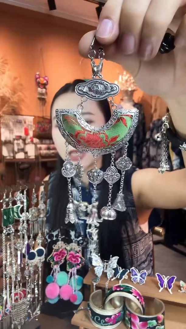 刺绣纯手工民族风吊坠