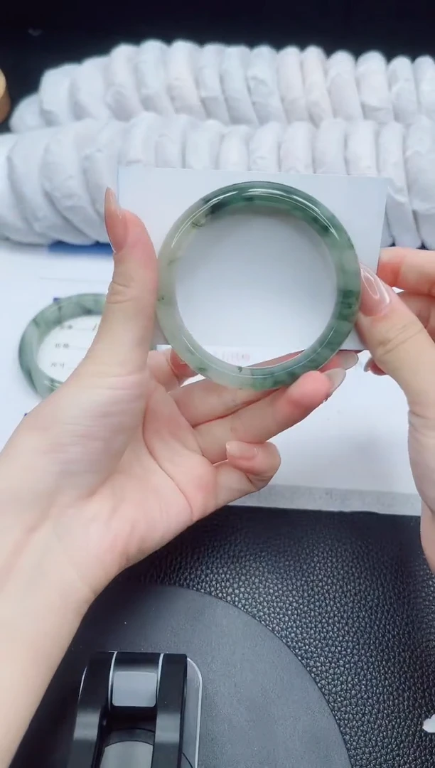 石英质玉手镯未镶嵌180-54.3