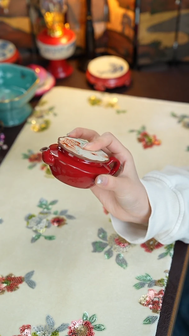 景德镇手工手绘三秋月粉彩紫砂壶