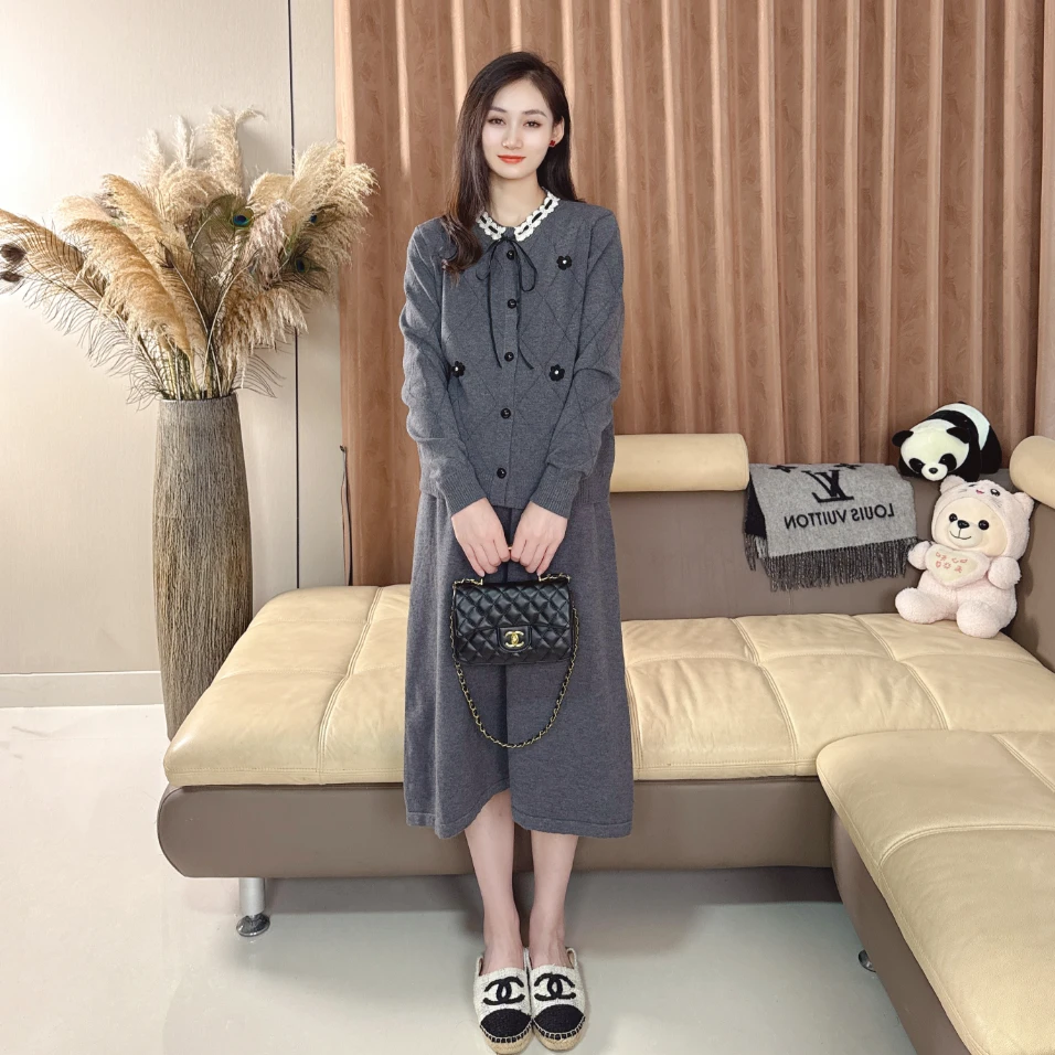 【恬静天使】孕妇秋季甜美气质孕妇套装针织显瘦背心裙+钉花上衣