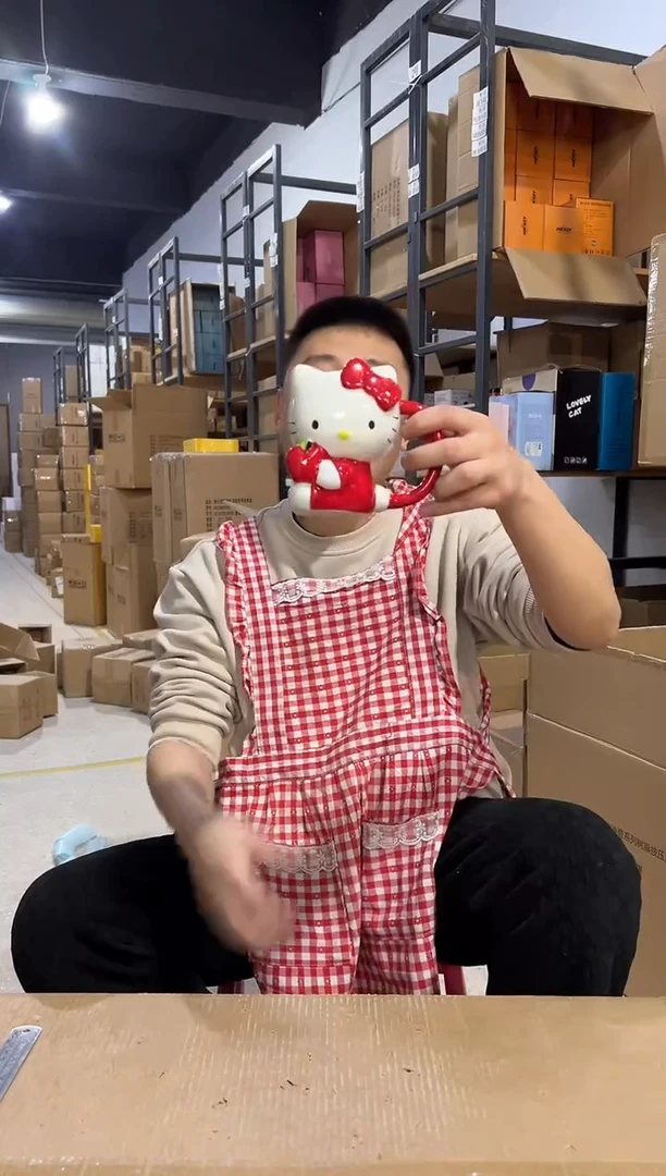 【闪购商品】杯红色kt抱苹果全身杯