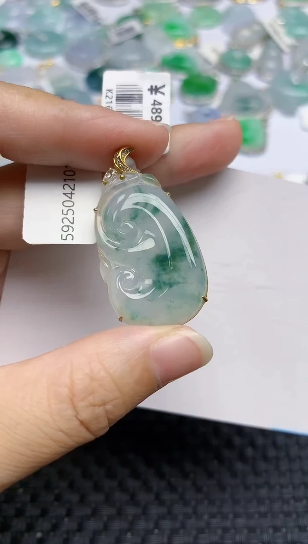翡翠18K金镶嵌颈饰天然A货翡翠
