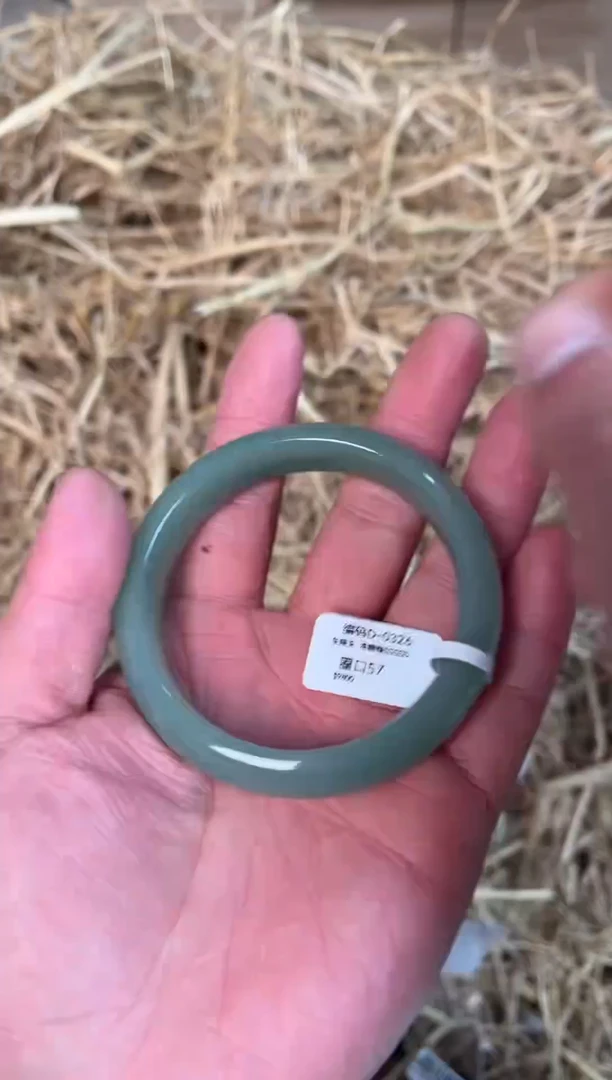 未镶嵌手镯石英质玉D-0326