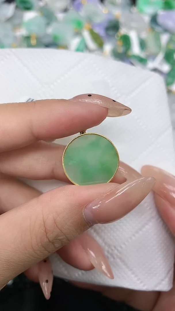 颈饰18K金镶嵌翡翠1