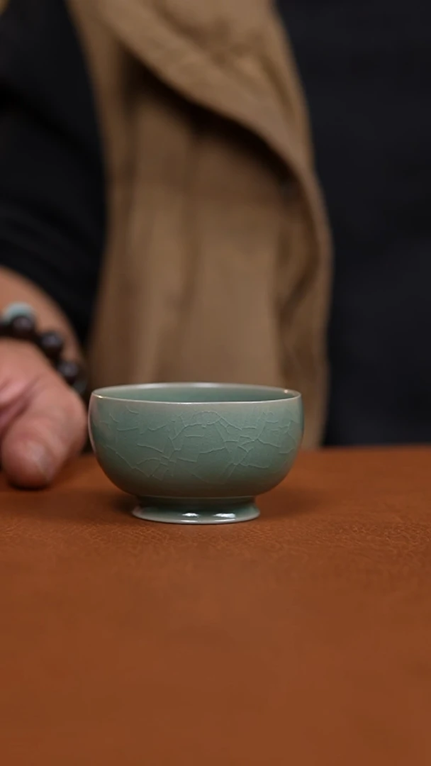 瓷片仿古翡翠绿纯手工薄胎卷足罗汉杯